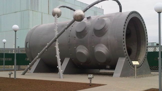 Монумент российскому ядерному реактору для АЭС. Архивное фото Монумент российскому ядерному реактору для АЭС. Архивное фото
