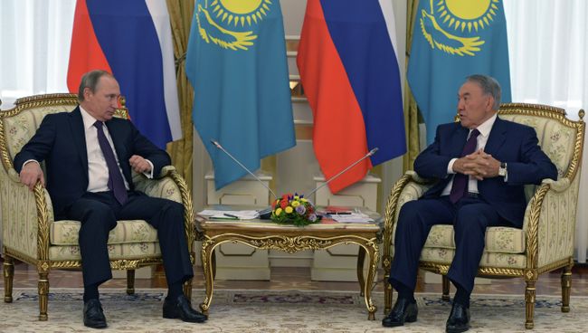 Президент России Владимир Путин и президент Казахстана Нурсултан Назарбаев. Архивное фото