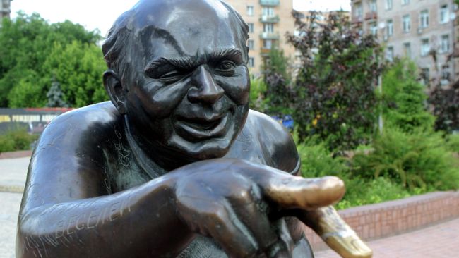 Памятник народному артисту СССР Евгению Леонову. Архивное фото Памятник народному артисту СССР Евгению Леонову. Архивное фото