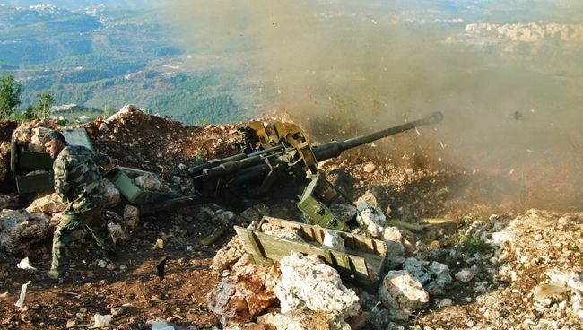 Военнослужащий сирийской армии в районе поселения Сальма в сирийской провинции Латакия. Архивное фото