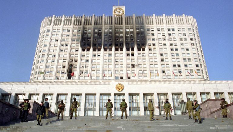 Бойцы отряда Альфа у Дома Советов РФ, 1993 Бойцы отряда Альфа у Дома Советов РФ, 1993