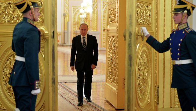 Президент России Владимир Путин на церемонии представления в Большом Кремлевском дворце высших офицеров по случаю их назначения на вышестоящие командные должности Президент России Владимир Путин на церемонии представления в Большом Кремлевском дворце высших офицеров по случаю их назначения на вышестоящие командные должности