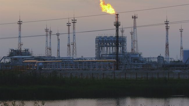 Добыча нефти. Ханты-Мансийский автономный округ. Архивное фото
