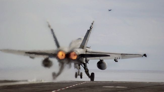 Американский истребитель F/A-18
