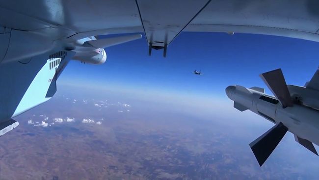 Самолет ВКС РФ во время боевого вылета в Сирии. Архивное фото Самолет ВКС РФ во время боевого вылета в Сирии. Архивное фото