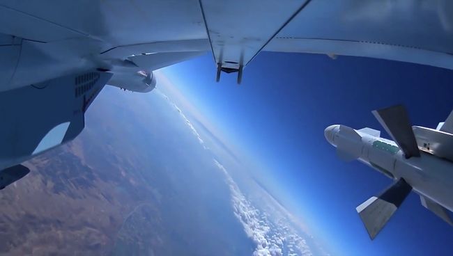 Самолет ВКС РФ во время боевого вылета в Сирии. Архивное фото Самолет ВКС РФ во время боевого вылета в Сирии. Архивное фото