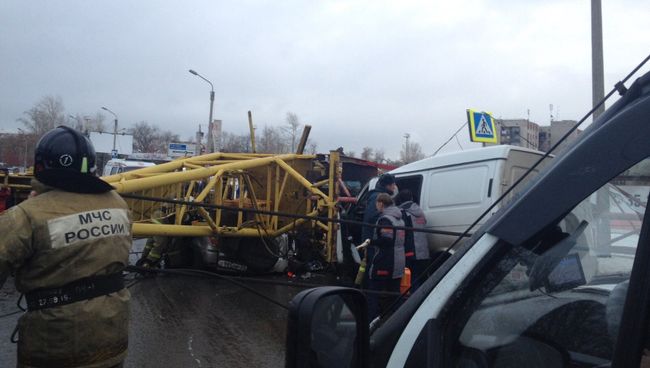 В Омске произошло падение башенного крана