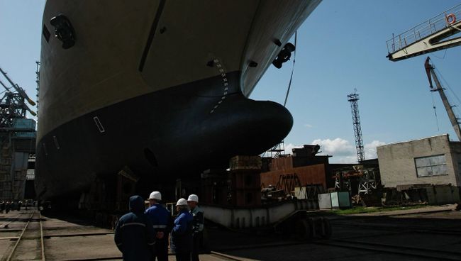 Корабль Иван Грен на судостроительном заводе Янтарь. Архивное фото