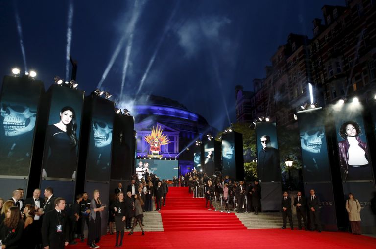 Мировая премьера нового фильма о Джеймсе Бонде Spectre в Королевском Альберт-Холле Мировая премьера нового фильма о Джеймсе Бонде Spectre в Королевском Альберт-Холле