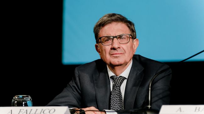 Председатель совета директоров Банка Интеза Антонио Фаллико Председатель совета директоров Банка Интеза Антонио Фаллико