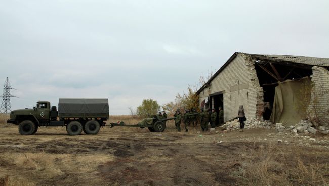 Военная техника, отведенная от линии соприкосновения в Донецкой области. Архивное фото Военная техника, отведенная от линии соприкосновения в Донецкой области. Архивное фото