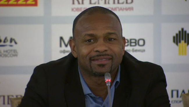 Рой Джонс назвал себя русским американцем и пошутил о предстоящем бое Рой Джонс назвал себя русским американцем и пошутил о предстоящем бое