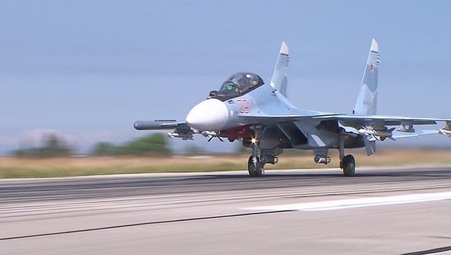 Су-34 отправился на боевое задание с базы Хмеймим в Сирии. Кадры взлета Су-34 отправился на боевое задание с базы Хмеймим в Сирии. Кадры взлета