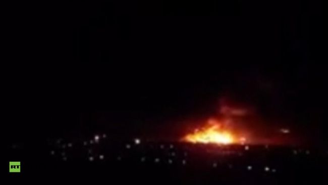 Пожар на складе ракетно-артиллерийского вооружения в городе Сватово Луганской области, Украина. Архивное фото Пожар на складе ракетно-артиллерийского вооружения в городе Сватово Луганской области, Украина. Архивное фото