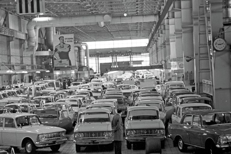 Автомобиль Москвич-412. Продукция Московского автомобильного завода имени Ленинского комсомола Автомобиль Москвич-412. Продукция Московского автомобильного завода имени Ленинского комсомола