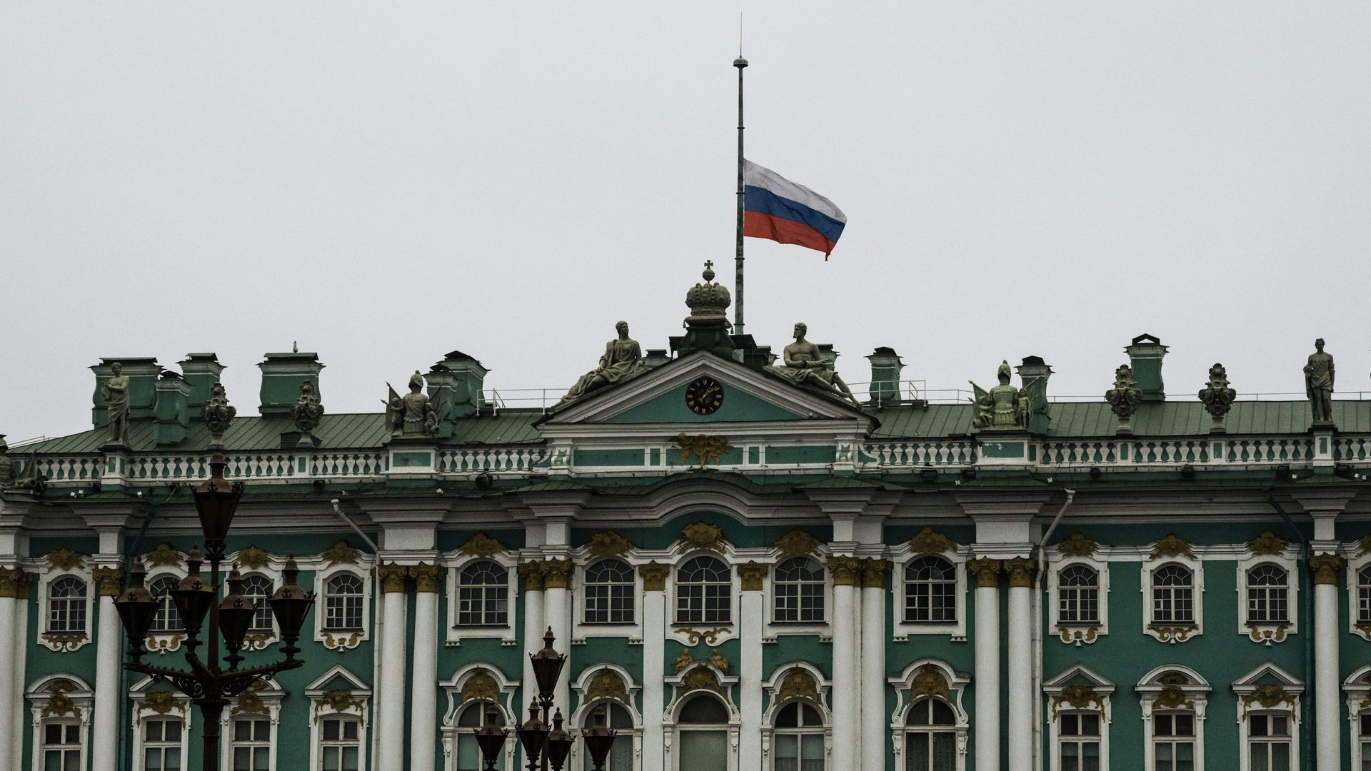 День траура по погибшим в авиакатастрофе, произошедшей в Египте День траура по погибшим в авиакатастрофе, произошедшей в Египте - РИА Новости, 1920, 08.04.2021