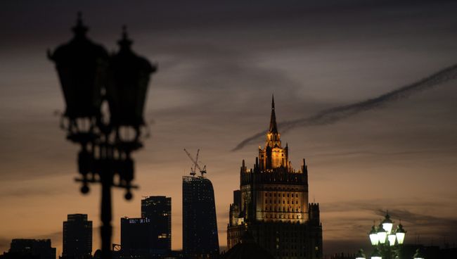 Вид на здание МИД с Патриаршего моста. Архивное фото Вид на здание МИД с Патриаршего моста. Архивное фото