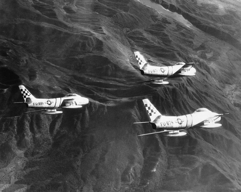 Американские истребители F-86 Сейбр в небе Северной Кореи, 1952 год