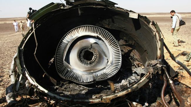 Обломки самолета Airbus A321 авиакомпании Когалымавиа в Египте Обломки самолета Airbus A321 авиакомпании Когалымавиа в Египте
