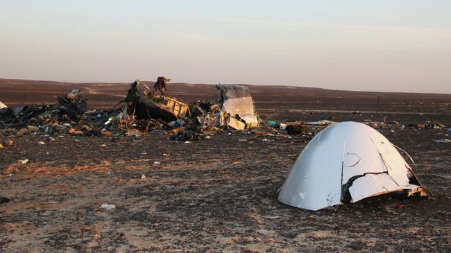 На месте крушения самолета Airbus A321 авиакомпании Когалымавиа в Египте На месте крушения самолета Airbus A321 авиакомпании Когалымавиа в Египте