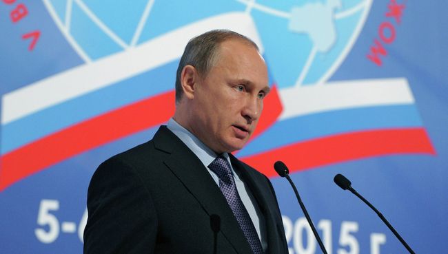Президент России Владимир Путин выступает на пленарно заседании Пятого Всемирного конгресса соотечественников Президент России Владимир Путин выступает на пленарно заседании Пятого Всемирного конгресса соотечественников