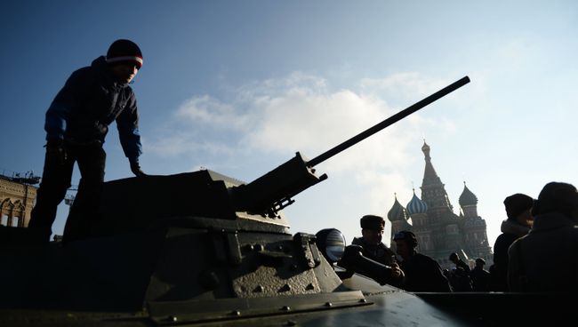 Торжественный марш, посвященный легендарному параду 1941 года Торжественный марш, посвященный легендарному параду 1941 года