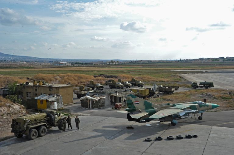Самолет МиГ-23 сирийских ВВС на авиабазе Хама в пригороде города Хама сирийской провинции Хама Самолет МиГ-23 сирийских ВВС на авиабазе Хама в пригороде города Хама сирийской провинции Хама