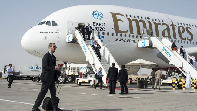 Самолёт компании Emirates в Дубае. Архивное фото Самолёт компании Emirates в Дубае. Архивное фото