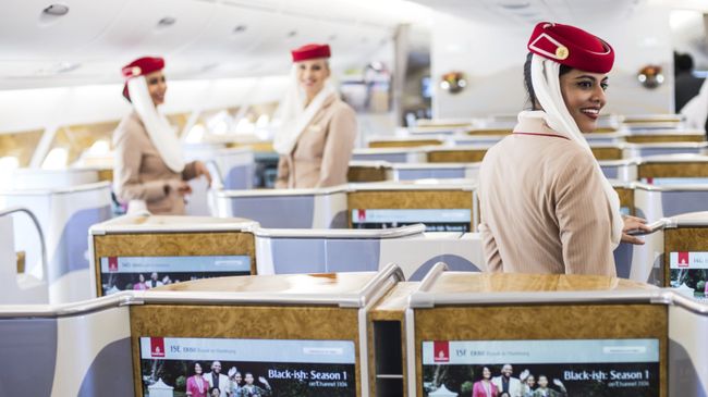 Салон пассажирского самолета Airbus A380-800 авиакомпании Emirates Airline. Архивное фото Салон пассажирского самолета Airbus A380-800 авиакомпании Emirates Airline. Архивное фото