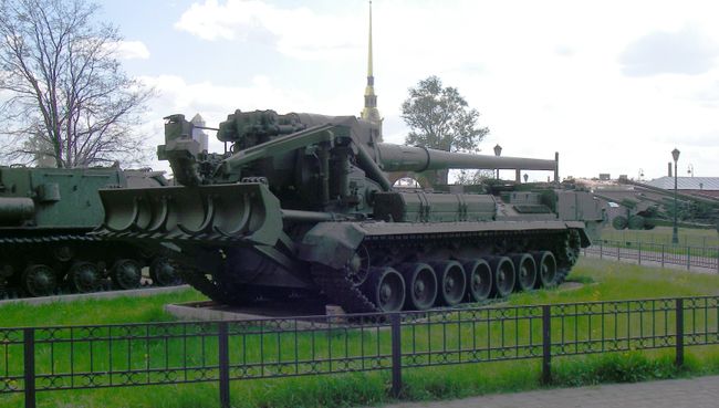 203-мм самоходная артиллерийская установка 2С7 Пион (вид сзади). Архивное фото 203-мм самоходная артиллерийская установка 2С7 Пион (вид сзади). Архивное фото