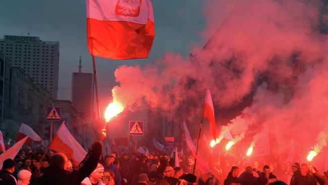 Марш националистов в Варшаве, Польша. Архивное фото Марш националистов в Варшаве, Польша. Архивное фото
