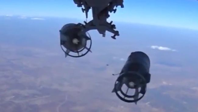 Снаряды самолета Военно-космических сил России, вылетевшего для нанесения массированного удара по объектам инфраструктуры ИГ в Сирии Снаряды самолета Военно-космических сил России, вылетевшего для нанесения массированного удара по объектам инфраструктуры ИГ в Сирии