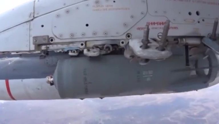 Снаряд самолета Военно-космических сил России, вылетевшего для нанесения массированного удара по объектам инфраструктуры ИГ в Сирии Снаряд самолета Военно-космических сил России, вылетевшего для нанесения массированного удара по объектам инфраструктуры ИГ в Сирии