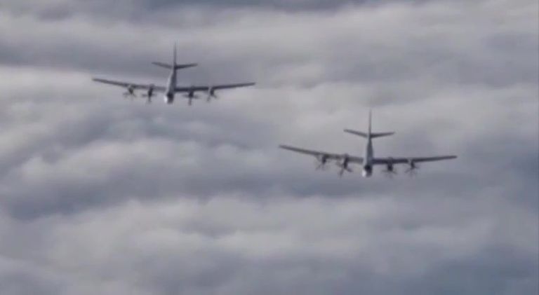 Самолеты Ту-95 Военно-космических сил России наносят массированный удар по объектам инфраструктуры ИГ в Сирии
