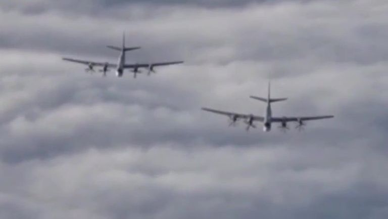Самолеты Ту-95 Военно-космических сил России наносят массированный удар по объектам инфраструктуры ИГ в Сирии Самолеты Ту-95 Военно-космических сил России наносят массированный удар по объектам инфраструктуры ИГ в Сирии