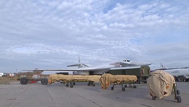 Боевые пуски крылатых ракет по объектам ИГ в Сирии. Архивное фото Боевые пуски крылатых ракет по объектам ИГ в Сирии. Архивное фото