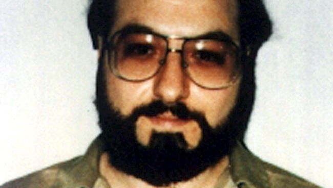 Джонатан Поллард - американский еврей, бывший аналитик в военно-морской разведке США, осуждённый в США за шпионаж в пользу Израиля в 1987 году и приговорённый к пожизненному заключению