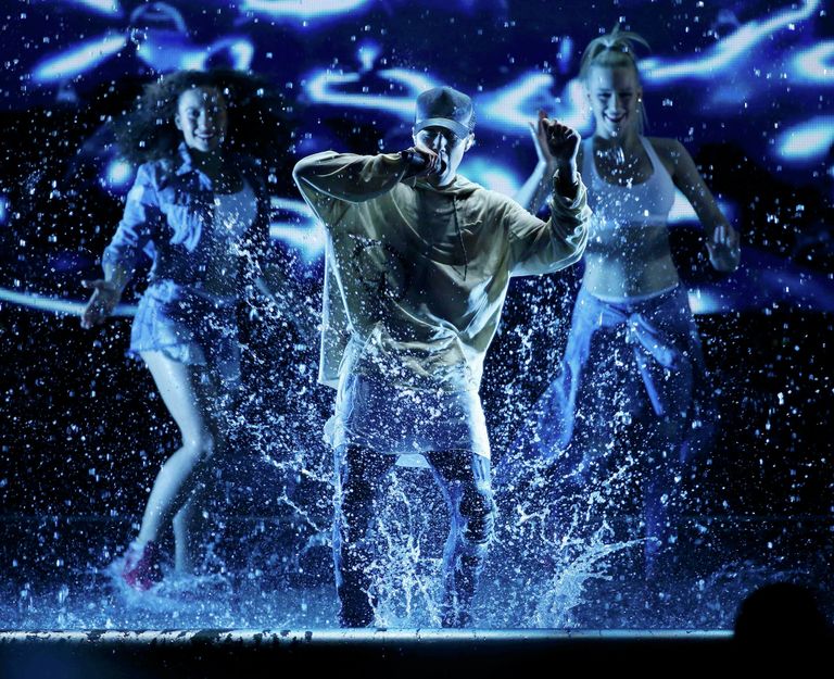 Премия American Music Awards: эпатажное поведение и смелые наряды Премия American Music Awards: эпатажное поведение и смелые наряды