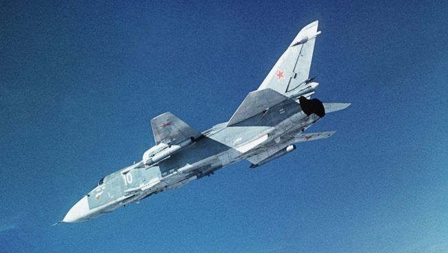 Бомбардировщик СУ-24. Архивное фото Бомбардировщик СУ-24. Архивное фото