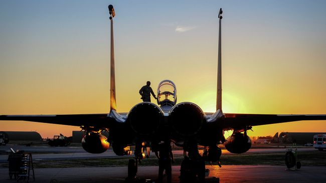 Самолет ВВС США F-15E Strike Eagle на базе Инджирлик в Турции. Архивное фото Самолет ВВС США F-15E Strike Eagle на базе Инджирлик в Турции. Архивное фото