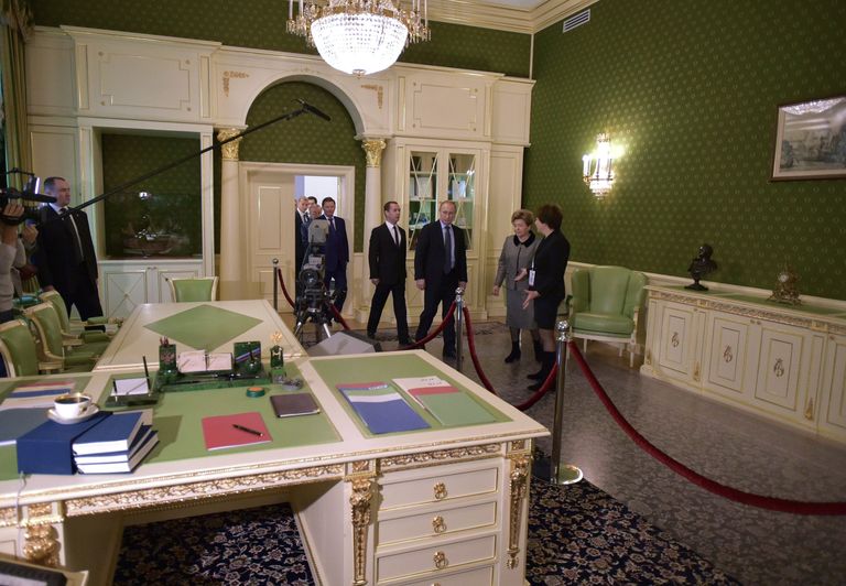 Посещение президентом РФ В.Путиным и премьер-министром РФ Д.Медведевым Президентского центра Б.Ельцина Посещение президентом РФ В.Путиным и премьер-министром РФ Д.Медведевым Президентского центра Б.Ельцина