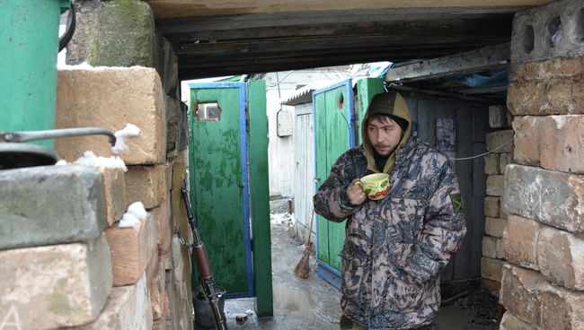 Военнослужащие Народной милиции ЛНР (бригада Призрак) на позициях в поселке Донецкий на линии соприкосновения. Архивное фото Военнослужащие Народной милиции ЛНР (бригада Призрак) на позициях в поселке Донецкий на линии соприкосновения. Архивное фото