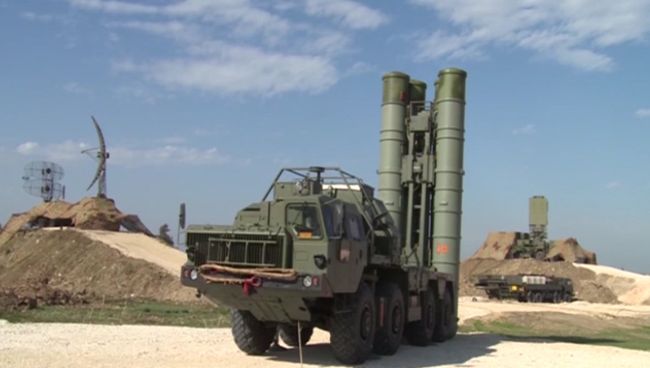 Крейсер Москва и ЗРК С-400 на боевом дежурстве по защите базы Хмеймим Крейсер Москва и ЗРК С-400 на боевом дежурстве по защите базы Хмеймим