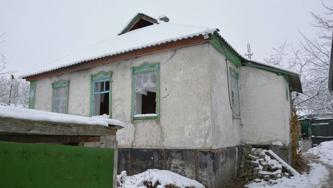 Брошенные дома на линии соприкосновения в ЛНР. Архивное фото Брошенные дома на линии соприкосновения в ЛНР. Архивное фото