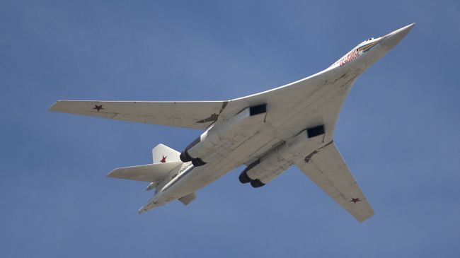 Cтратегический бомбардировщик-ракетоносец Ту-160. Архивное фото Cтратегический бомбардировщик-ракетоносец Ту-160. Архивное фото