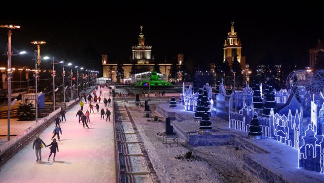 Каток на ВДНХ. Архивное фото