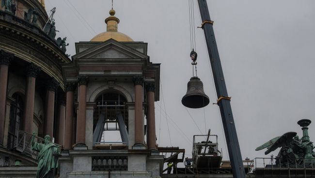 Установка колокола на звонницу Исаакиеевского собора Установка колокола на звонницу Исаакиеевского собора