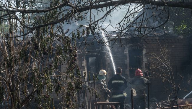 Последствия обстрела поселка Александровка в Донецкой области. Архивное фото