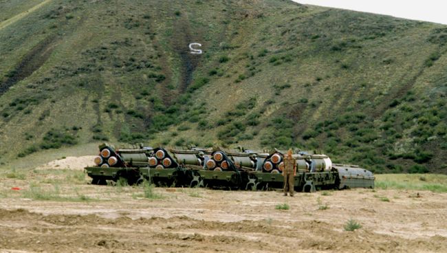 Реализация договора между СССР и США о ликвидации ракет средней и меньшей дальности. Архивное фото Реализация договора между СССР и США о ликвидации ракет средней и меньшей дальности. Архивное фото