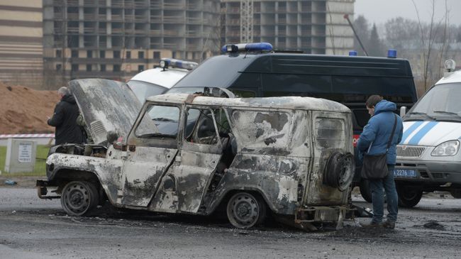 В Петербурге неизвестные расстреляли полицейский УАЗ В Петербурге неизвестные расстреляли полицейский УАЗ